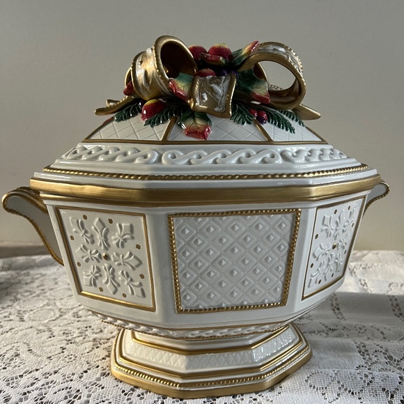 Stunning Fitz & Floyd 'Snowy Woods' Covered Soup Tureen - Picture 2 of 16